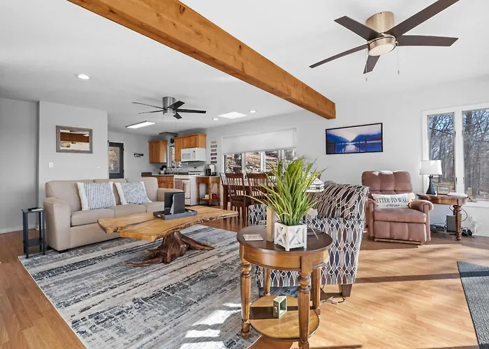 Lakefront Home Serene Views & Deck Near Mammoth Cave
