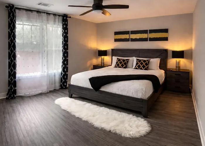 Charming Gainesville Townhome 3