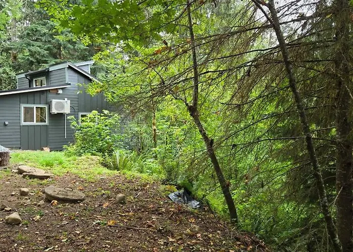 Dovetail Den - Tranquil With Hot Tub And Air Conditioning