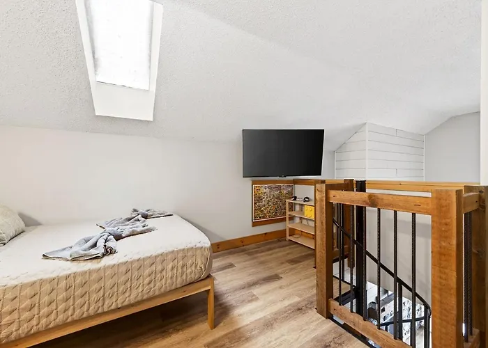Renovated Ski In Out Condo King Bed Patio Grill