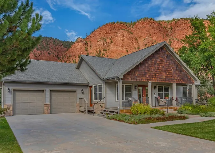 Cozy Home With Sauna 5 Bedrooms 3 Bathrooms Sleeps 12