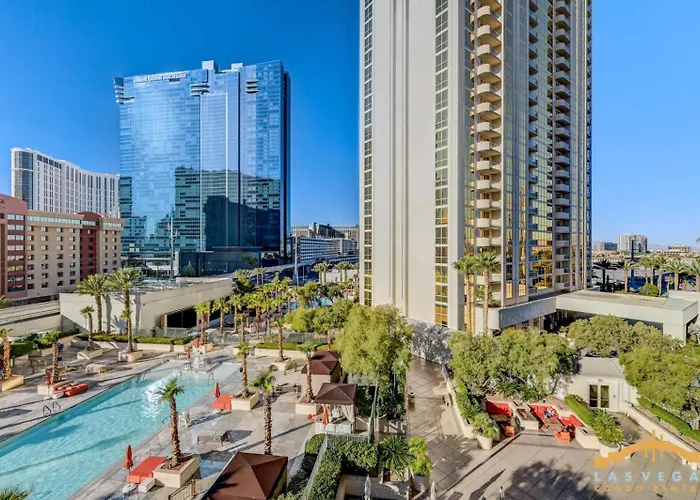 Las Vegas Suite - Jacuzzi, Balcony & Strip Views