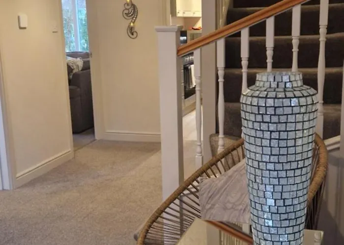 Stunning Fir Tree Corner 3 Bedroom Detached Executive House Ideal Wedding Guest Family Home With Free Drive Way Cctv Parking For 2 Vehicles Or Lwb Van M5 1 Mile Away Dogs Welcome By Prior Arrangement