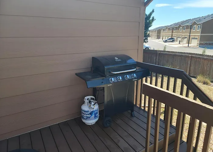 Gorgeous Pikes Peak Views, Fireplace & 3-Bedrooms