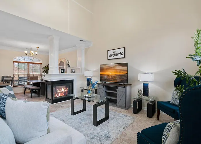 Cozy 4B 2 5B University Home King Beds Jacuzzi