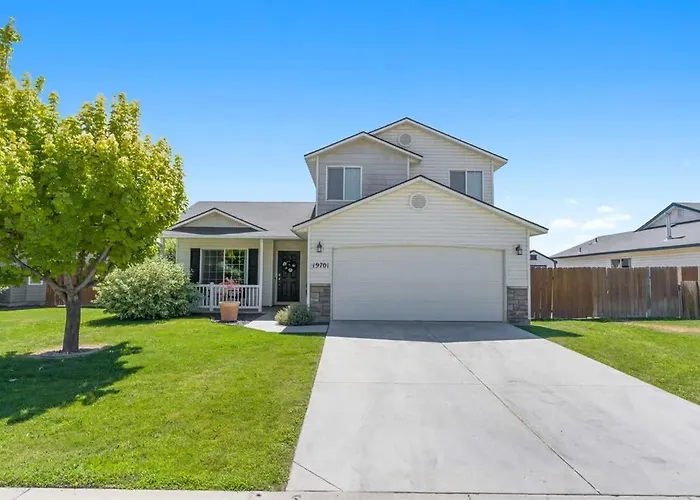 Caldwell Lux Getaway! Large Family Friendly Home