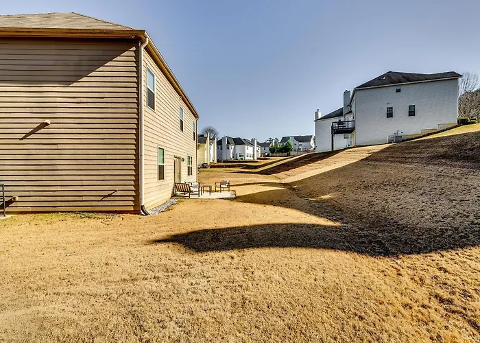 Open Plan Arcade Home With Natural Hardwoods Sleeps 10