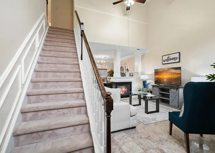 Cozy 4B 2 5B University Home King Beds Jacuzzi