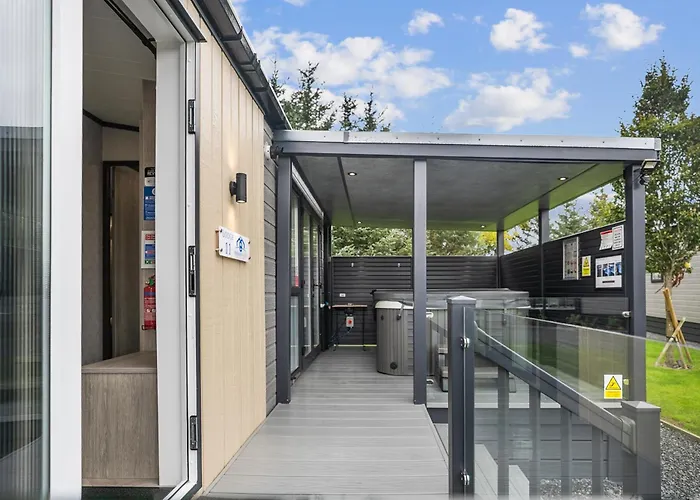 Arranview Lochside Pods & Lodges All With Private Hot-Tubs