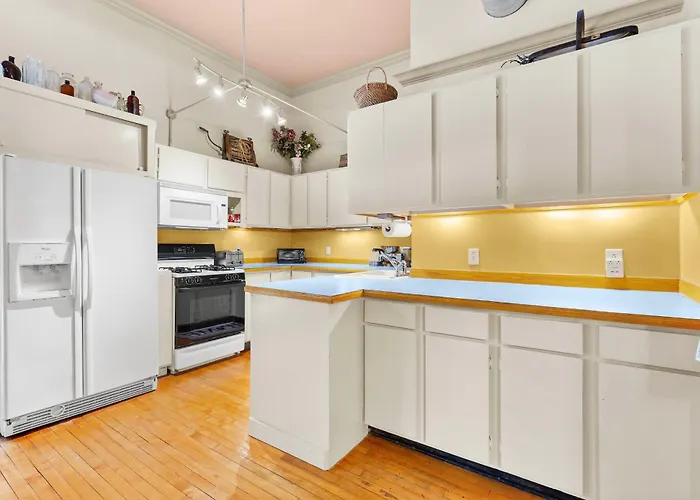 Historic Loft W/ Private Deck, 2 Blocks To Dtwn