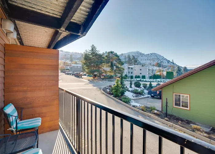 Resort-Style Condo W/ Lake Chelan & Mtn Views