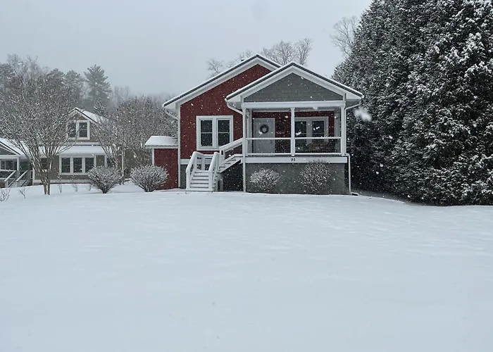 The Farmhouse At Wolfehaven