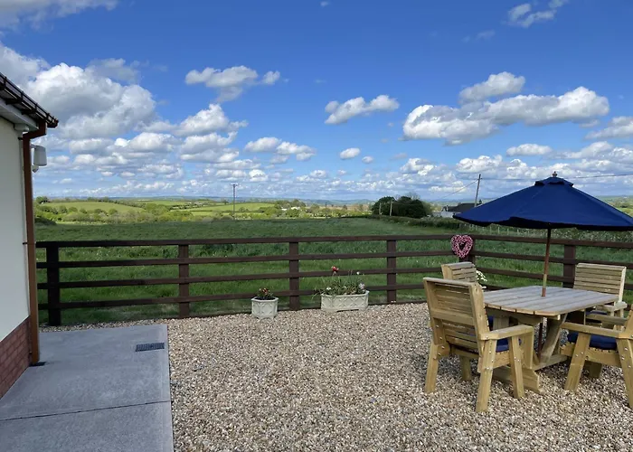 Sunny Bank - Bungalow With Hot Tub And Extra Accessibility