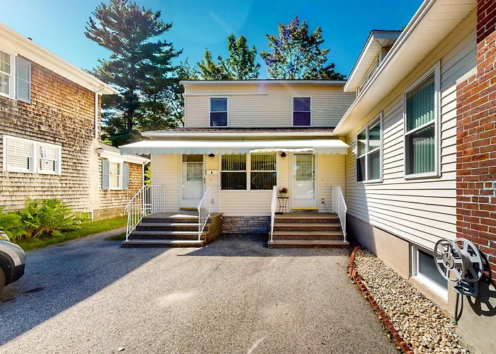 Unbeatable Downtown Location! Bar Harbor Apt