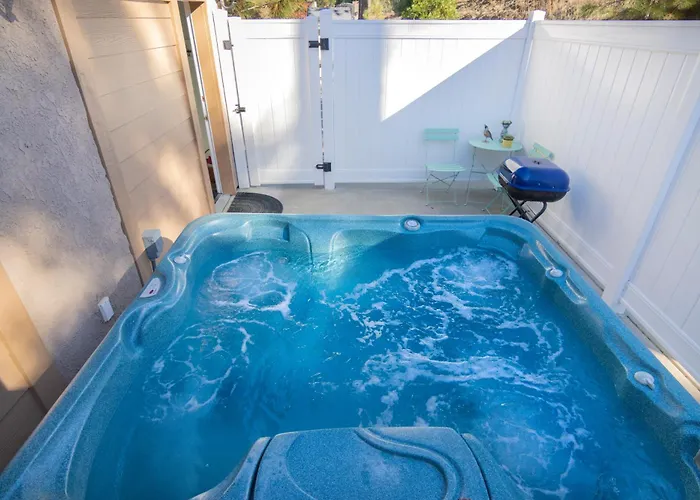 Quail Suite Hot Tub Bbq Sleeps 2