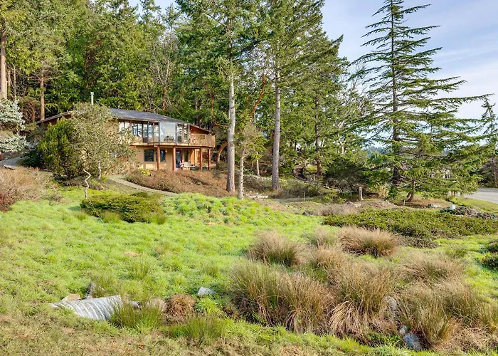 Serene La Conner Retreat W/ Fireplace & Deck!