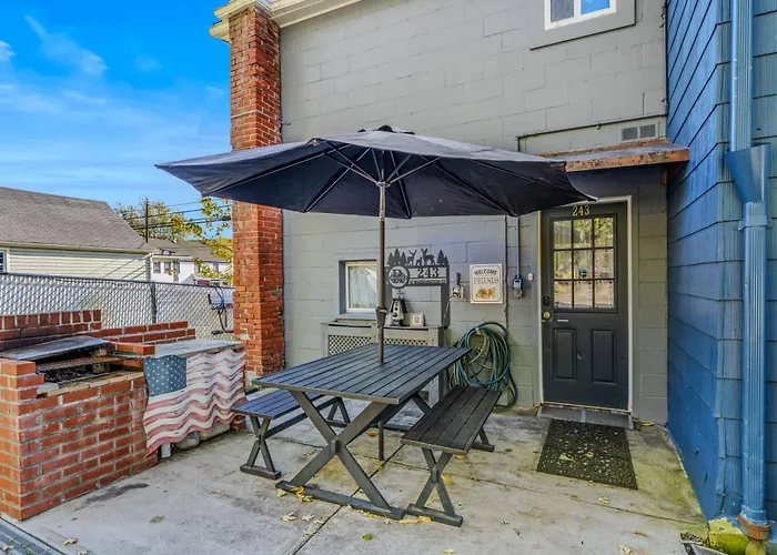 El Refugio - Pet Friendly, Grill, Wifi, Zen Garden, Downtown Location, Fire Pit