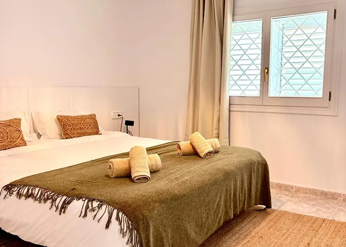 8 Person Ibiza Villa With Private Pool - Walk To Amnesia & Unvrs! - Can Rafa