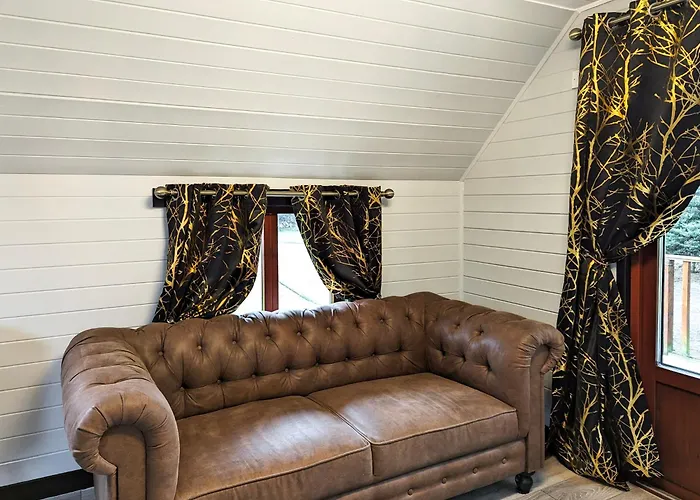 Lugh 9 - Hot Tub-Perth-Pets-Luxury-Hunting Tower