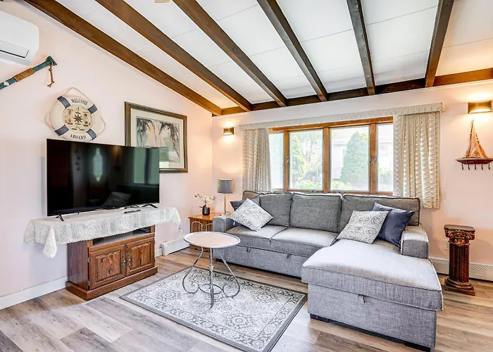 Massachusetts Abode W/ Deck & Grill: Near Beaches!
