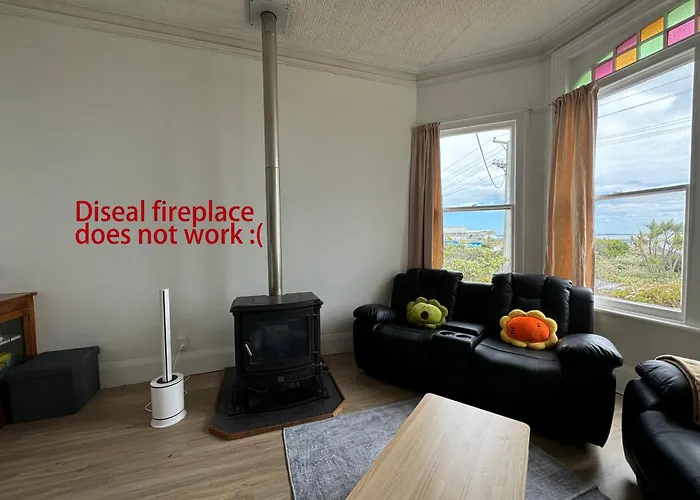 House By The Sea 海边小屋