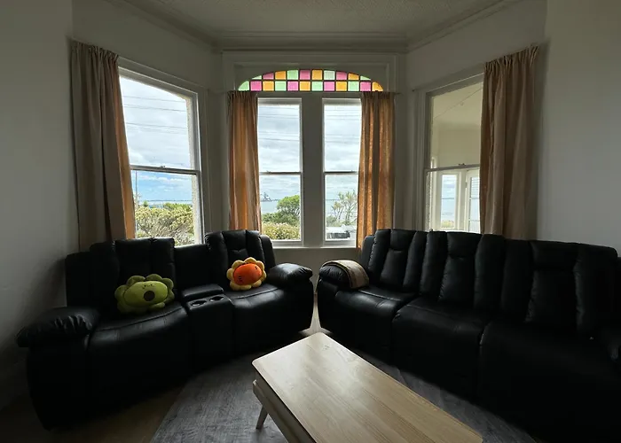 House By The Sea 海边小屋