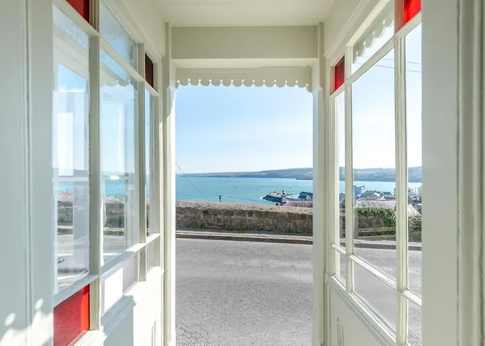 2 Bed In New Quay Oc-H30586