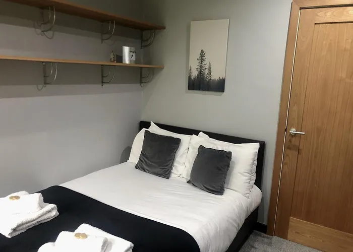 Bassett Home - Double Room And Free Parking