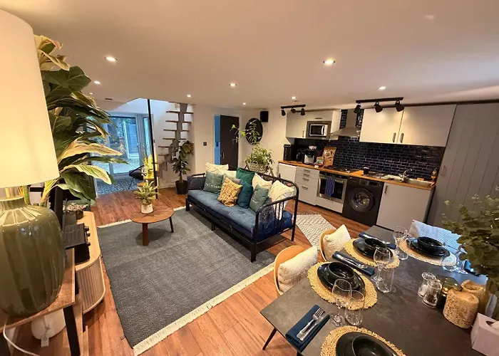 Cozy Cottage Coventry Self Check-In After 3Pm, Pets Friendly-Entrance Between Houses 8 And 10