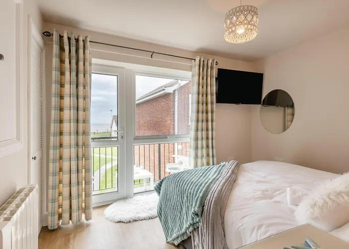 3 Bed In Corton Oc-S32347