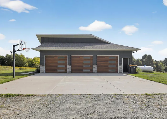 Peaceful Secluded Wausau Retreat