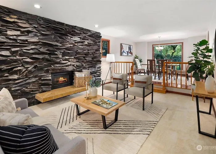 Cozy & Rustic Lakefront Escape For Families