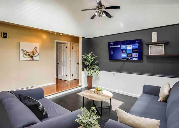 Enjoyable Home By Airport And Dwtn