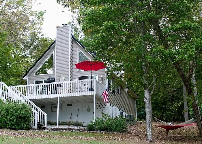 Serene Lakefront Home With Hot Tub And Boat For Rent!