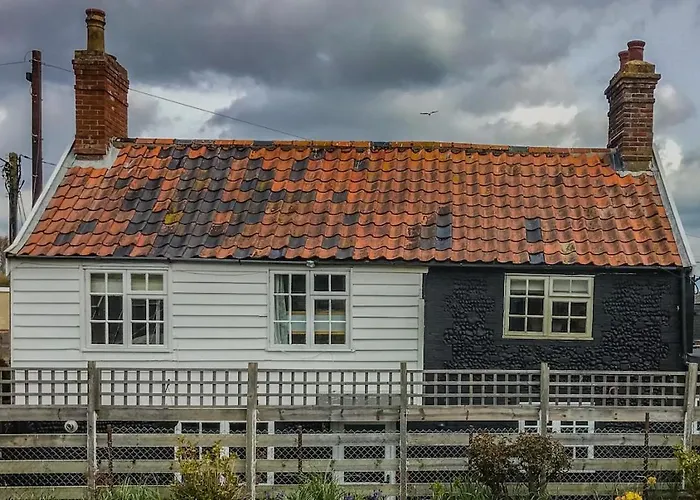 Historic Seafront Cottage, Projector, Piano, Ps5 Etc