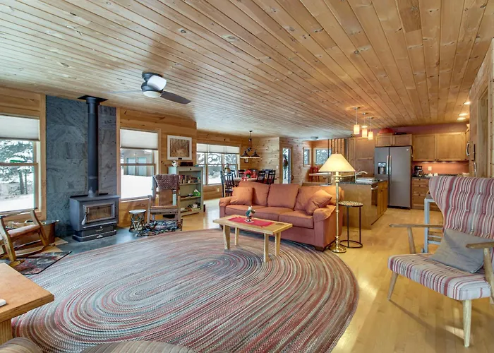 Dock & Foosball: Esquagama Lake Family Cabin