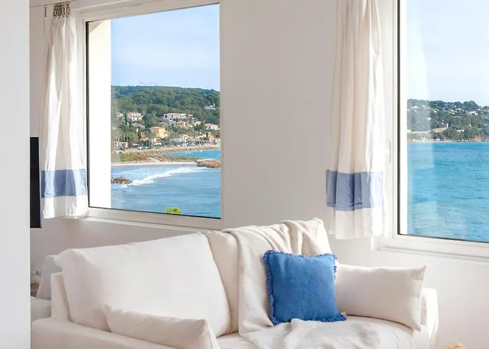 VILLA BLEU HORIZON Bandol - Vue Mer - Plage -Parking- 4 chambres en suite - Terrasse - proche Casino