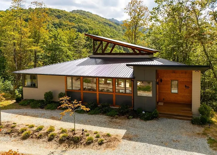 Luxury Mtn Home, Grandfather Mtn Views, Hot Tub, Sauna