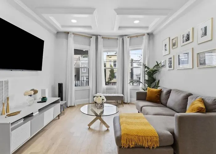 Chic 3Br-4Bd-3Bath Oasis With Backyard Near Nyc