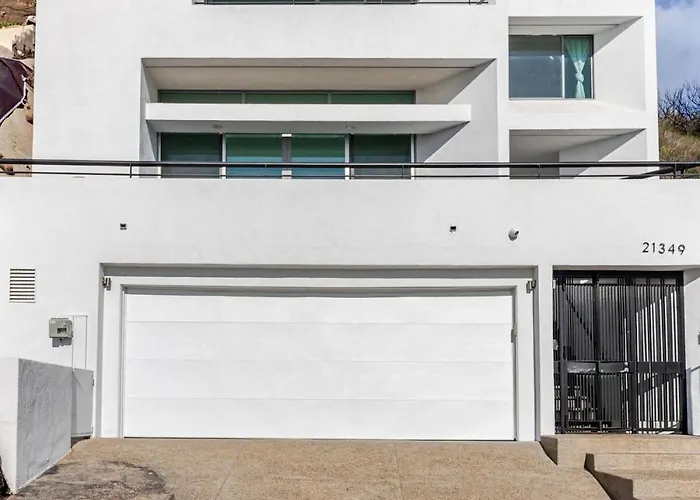 Gorgeous Malibu Retreat With #Instaworthy Ocean Views