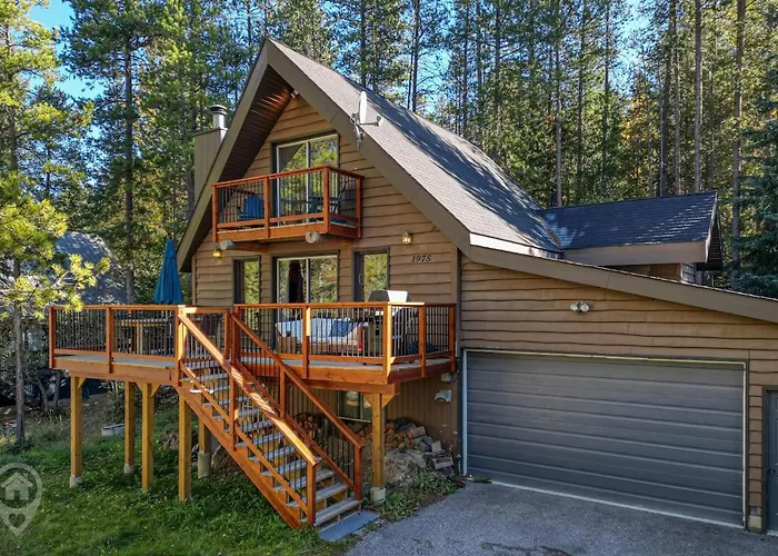 Pet-Friendly Original Ski Cabin By Stayin