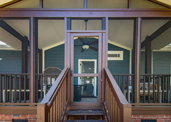 The Downtown Chalet With Fenced Backyard