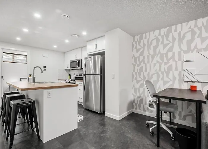 Ambleton 1Br Private Suite In Nw Calgary - Queen Bed, Sofa Bed, Full Kitchen, Laundry