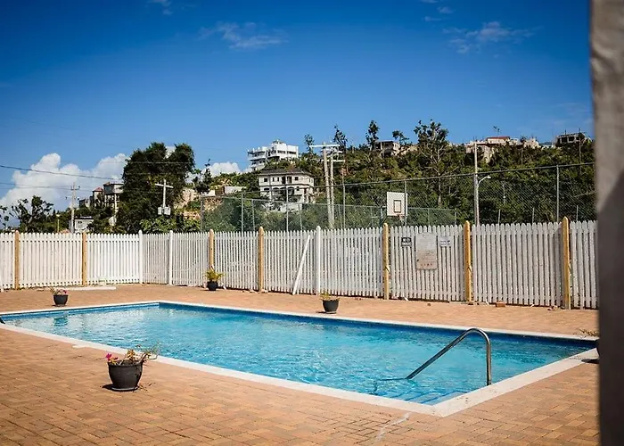 Gated Runaway Bay Townhome With Pool Near Beach