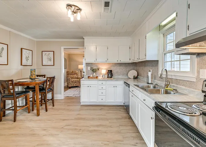 2 Mi To Uptown Lexington: Pet-Friendly Getaway!
