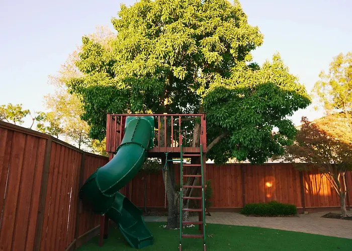 Cheerful 3Br Bar, Jacuzzi & Kids Treehouse