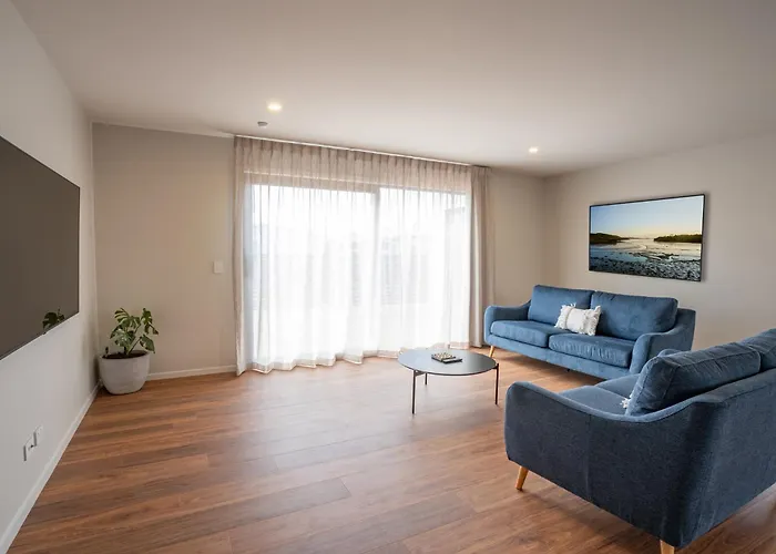 Fiordland 2 Bedroom Home With Spa