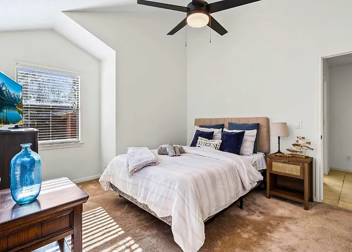 Charming 3Br Waterfront Gem In Cedar Point