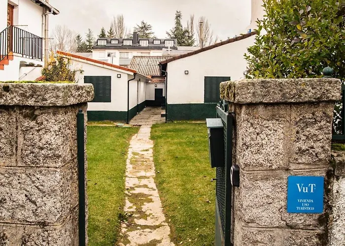 Casa con Encanto en El Espinar by CABANA Rentals