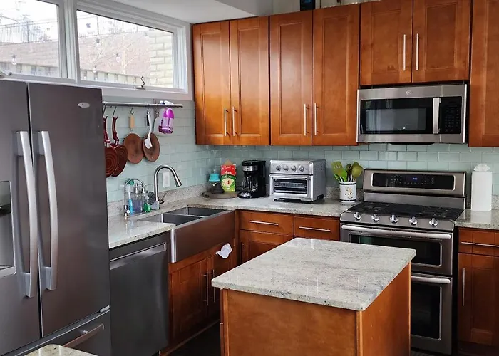 Arlington Contemporary 5 Bdrm Home